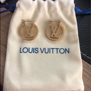 Louis Vuitton small LV circle earrings **EXCELLENT CONDITION!!